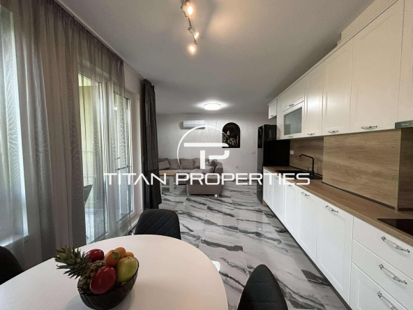 Дава се под наем Двустаен апартамент в к.к. Св.Св. Константин и Елена - 70 кв.м за 800 € - Снимка #1