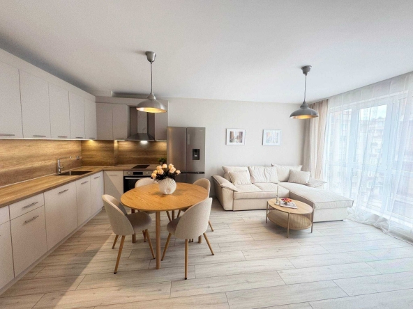 Тристаен апартамент в Велико Търново, Център - 88 кв.м за 1818 €/кв.м - Снимка #1