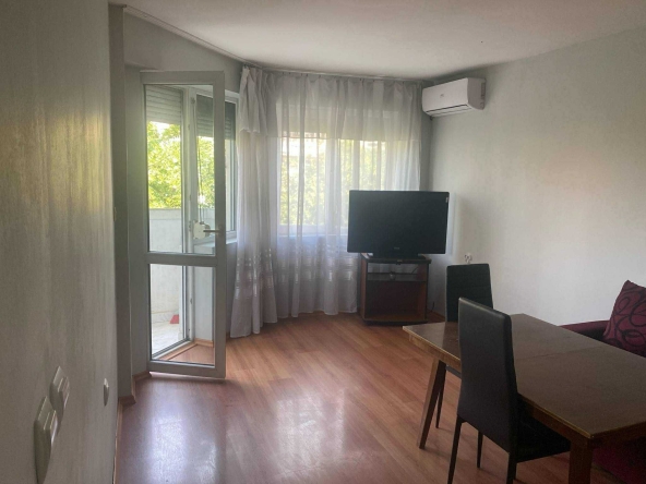 Дава се под наем Двустаен апартамент в Плевен, Идеален център - 54 кв.м за 255 € - Снимка #1