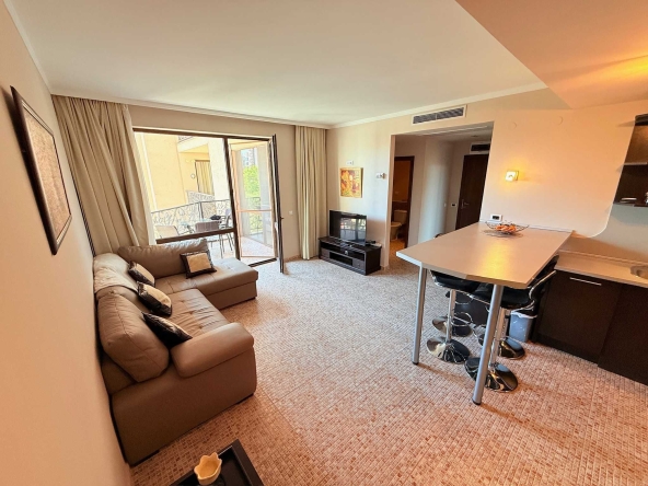Тристаен апартамент в к.к. Слънчев бряг - 99 кв.м за 1465 €/кв.м - Снимка #1