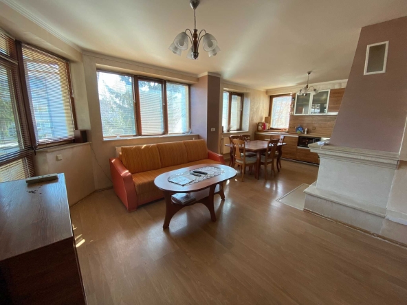 Четиристаен апартамент в Добрич, Център - 130 кв.м за 1001 €/кв.м - Снимка #1