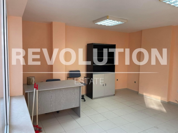 Дава се под наем Офис в Варна, Окръжна болница - 27 кв.м за 235 € - Снимка #1