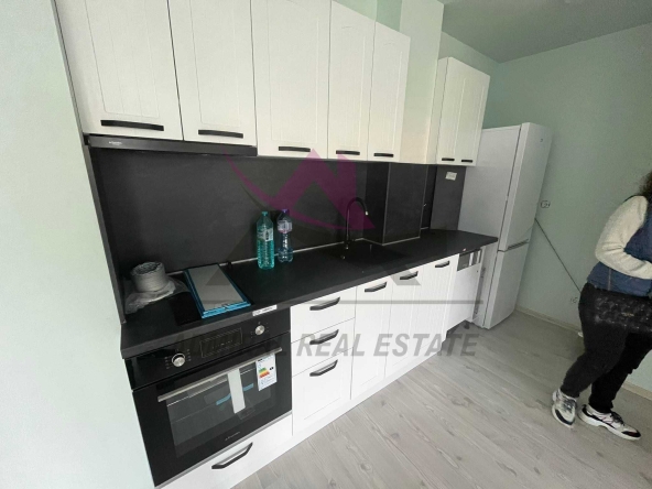 Дава се под наем Тристаен апартамент в Варна, Бриз - 165 кв.м за 1500 € - Снимка #1