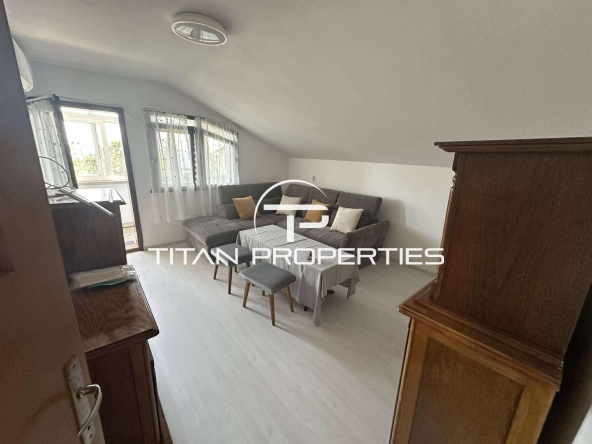 Дава се под наем Етаж от къща в Варна, м-т Траката - 90 кв.м за 750 € - Снимка #1