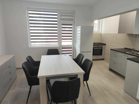 Дава се под наем Четиристаен апартамент в Габрово, Център - 90 кв.м за 357 € - Снимка #1