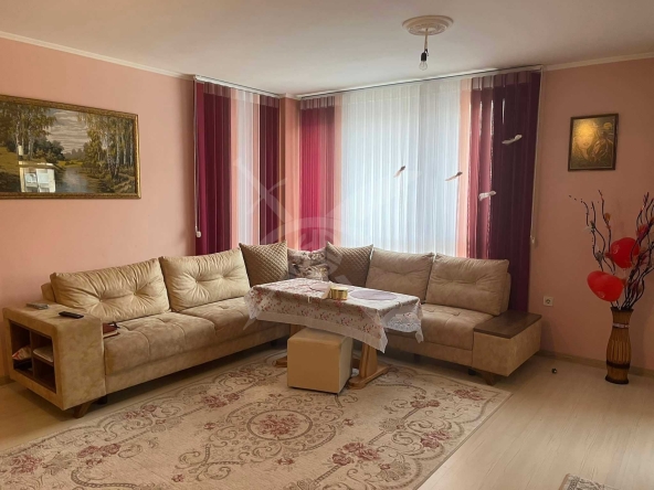 Тристаен апартамент в Пловдив, Остромила - 120 кв.м за 1500 €/кв.м - Снимка #1