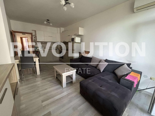 Дава се под наем Тристаен апартамент в Варна, Левски - 80 кв.м за 575 € - Снимка #1