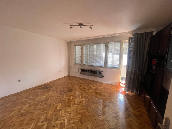 Двустаен апартамент в Плевен, 9-ти квартал - 71 кв.м за 1367 €/кв.м - Снимка #1