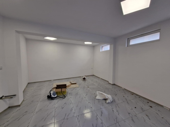 Дава се под наем Магазин в Шумен, Център - 110 кв.м за 408 € - Снимка #1