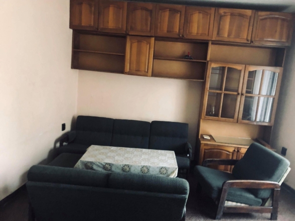 Дава се под наем Тристаен апартамент в Пловдив, Кършияка - 90 кв.м за 300 € - Снимка #1