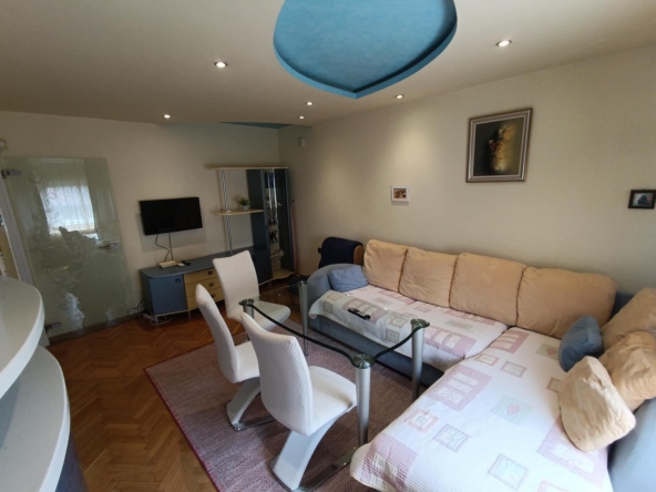 Дава се под наем Тристаен апартамент в Варна, Погреби - 84 кв.м за 625 € - Снимка #1