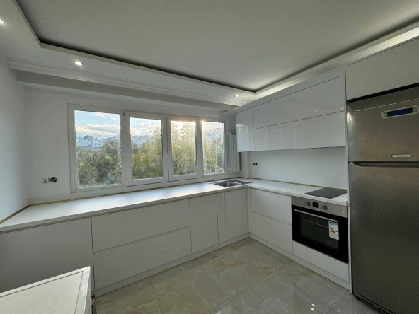 Дава се под наем Тристаен апартамент в София, Младост 1 - 70 кв.м за 765 € - Снимка #1