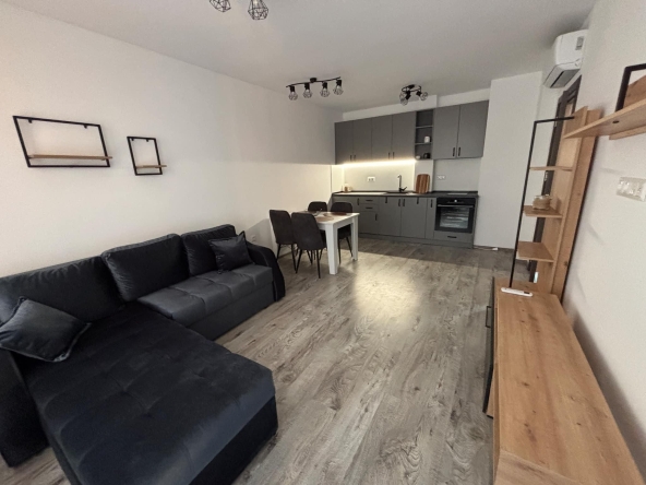 Дава се под наем Двустаен апартамент в Варна, Младост 1 - 65 кв.м за 600 € - Снимка #1