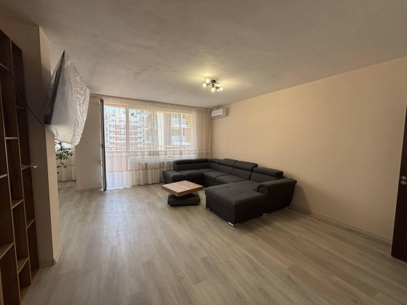 Дава се под наем Четиристаен апартамент в София, Гоце Делчев - 170 кв.м за 1500 € - Снимка #1