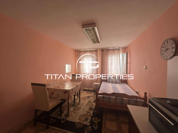 Дава се под наем Едностаен апартамент в Пловдив, Кършияка - 18 кв.м за 175 € - Снимка #1