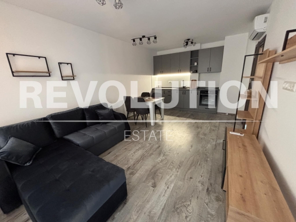 Дава се под наем Двустаен апартамент в Варна, Младост 1 - 65 кв.м за 650 € - Снимка #1