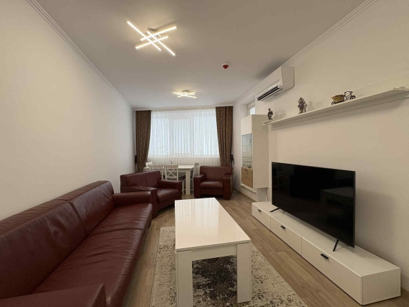 Дава се под наем Двустаен апартамент в Бургас, Славейков - 60 кв.м за 612 € - Снимка #1