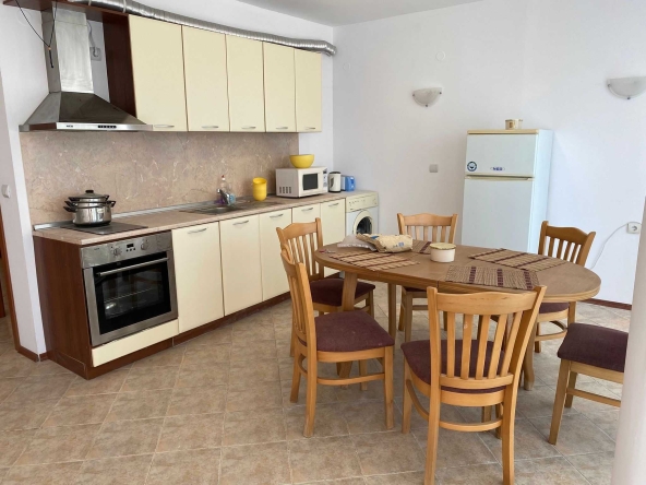Тристаен апартамент в с. Божурец, Област Добрич - 120 кв.м за 409 €/кв.м - Снимка #1