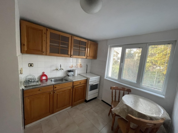 Дава се под наем Тристаен апартамент в Варна, м-т Траката - 80 кв.м за 750 € - Снимка #1