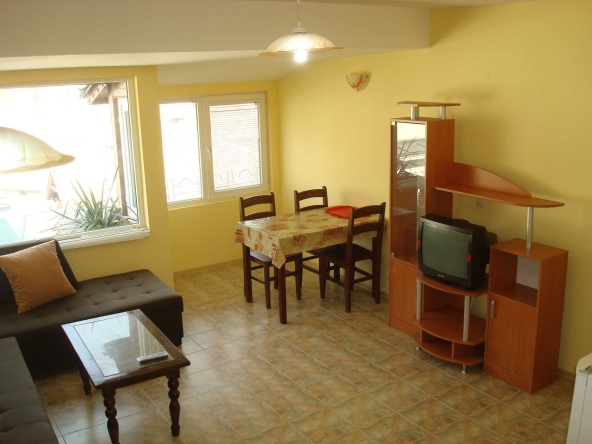 Дава се под наем Двустаен апартамент в Велико Търново, Център - 56 кв.м за 295.8 € - Снимка #1