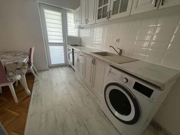 Дава се под наем Двустаен апартамент в Бургас, Зорница - 41 кв.м за 612 € - Снимка #1