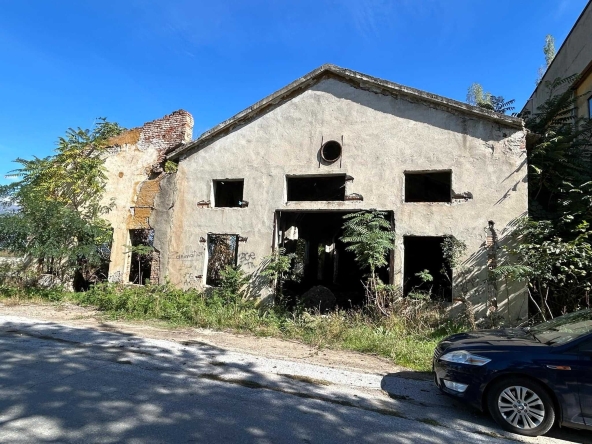 Дава се под наем Промишлена сграда в Карлово - 3500 кв.м за 76500 € - Снимка #1