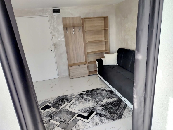 Дава се под наем Едностаен апартамент в Варна, Център - 22 кв.м за 310 € - Снимка #1