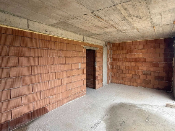 Тристаен апартамент в Търговище, Център - 105 кв.м за 996 €/кв.м - Снимка #1