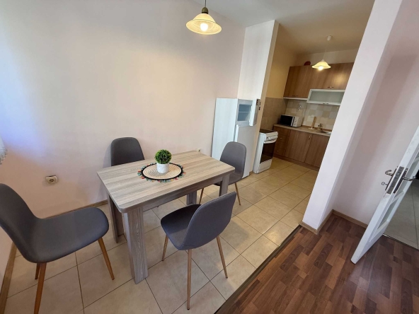 Дава се под наем Тристаен апартамент в София, Център - 100 кв.м за 750 € - Снимка #1