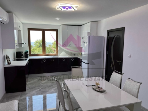 Дава се под наем Етаж от къща в Варна, м-т Пчелина - 95 кв.м за 750 € - Снимка #1