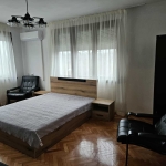 Дава се под наем Къща в Велико Търново, Колю Фичето - 200 кв.м за 612 € - Снимка #1