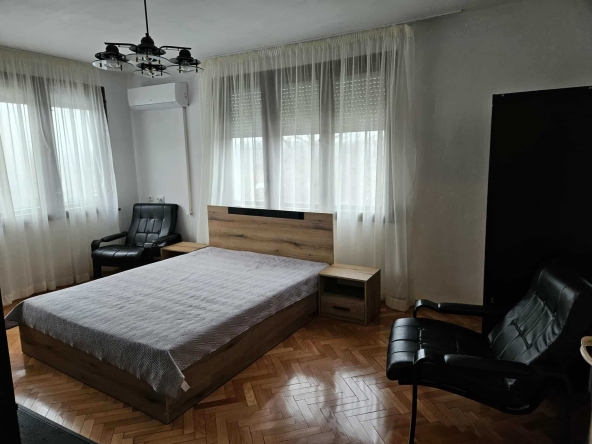 Дава се под наем Къща в Велико Търново, Колю Фичето - 200 кв.м за 612 € - Снимка #1