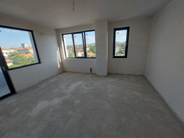 Тристаен апартамент в Търговище, Център - 104 кв.м за 1079 €/кв.м - Снимка #1