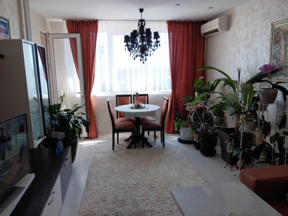 Дава се под наем Тристаен апартамент в Варна, Възраждане 1 - 70 кв.м за 650 € - Снимка #1