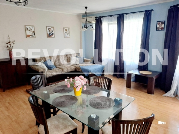 Дава се под наем Двустаен апартамент в к.к. Златни пясъци - 68 кв.м за 440 € - Снимка #1