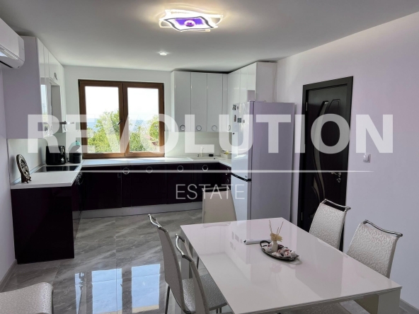 Дава се под наем Етаж от къща в Варна, м-т Пчелина - 75 кв.м за 750 € - Снимка #1