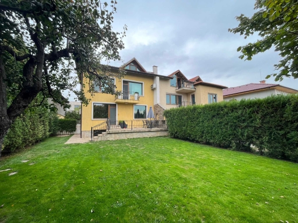 Дава се под наем Къща в София, Горубляне - 270 кв.м за 1950 € - Снимка #1