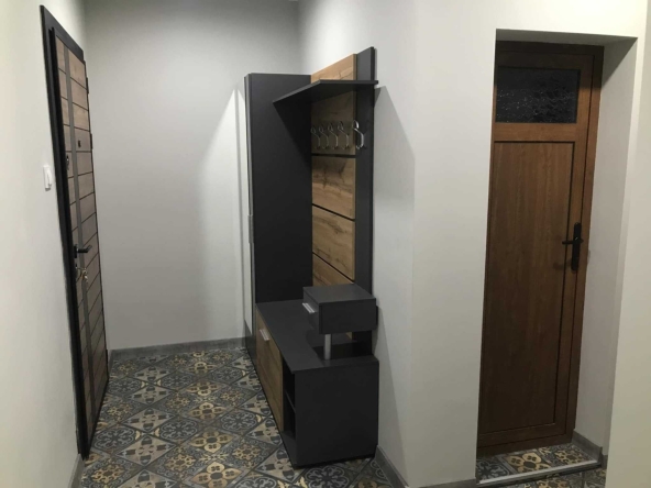 Дава се под наем Двустаен апартамент в Разград, Център - 50 кв.м за 306 € - Снимка #1