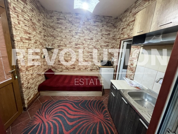 Дава се под наем Едностаен апартамент в Варна, Център - 32 кв.м за 300 € - Снимка #1