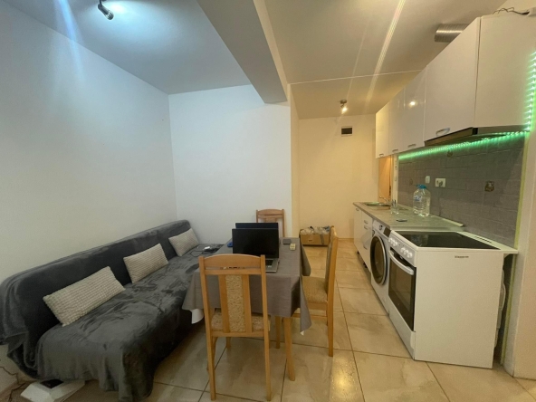 Дава се под наем Двустаен апартамент в Варна, Център - 30 кв.м за 409 € - Снимка #1