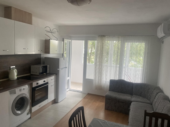 Дава се под наем Двустаен апартамент в Бургас, Изгрев - 47 кв.м за 425 € - Снимка #1