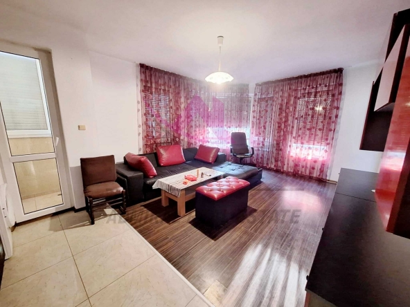 Дава се под наем Двустаен апартамент в Варна, Колхозен пазар - 65 кв.м за 358 € - Снимка #1