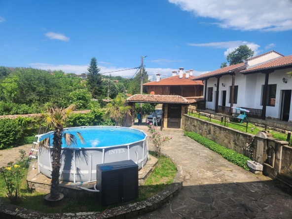 Дава се под наем Къща в с. Арбанаси, Област Велико Търново - 625 кв.м за 1500 € - Снимка #1