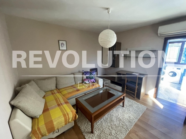 Дава се под наем Етаж от къща в Варна, Автогара - 68 кв.м за 300 € - Снимка #1