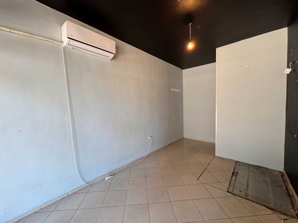 Дава се под наем Магазин в Пловдив, Кършияка - 16 кв.м за 324.36 € - Снимка #1