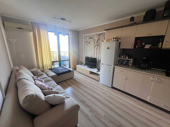 Дава се под наем Тристаен апартамент в к.к. Златни пясъци - 85 кв.м за 459 € - Снимка #1