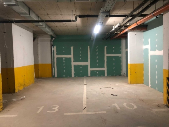 Дава се под наем Гараж / Паркомясто в Пловдив, Гагарин - 17 кв.м за 76.5 € - Снимка #1