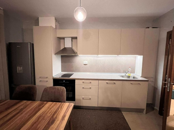 Дава се под наем Тристаен апартамент в София, Център - 90 кв.м за 700 € - Снимка #1