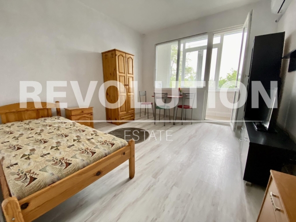 Дава се под наем Едностаен апартамент в Варна, Цветен квартал - 20 кв.м за 300 € - Снимка #1