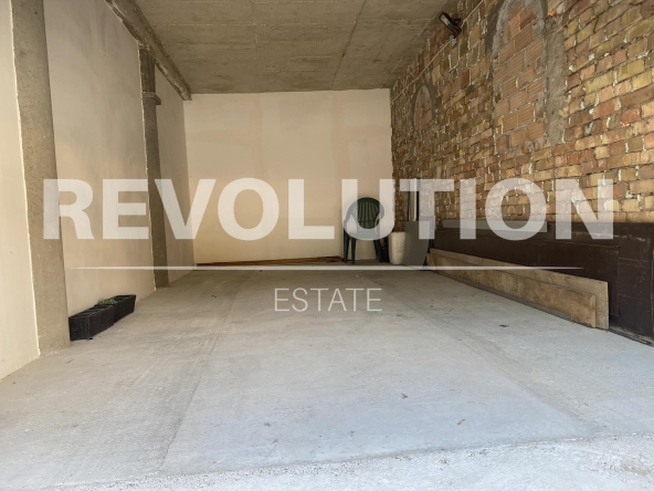 Дава се под наем Гараж / Паркомясто в Варна, Окръжна болница - 20 кв.м за 160 € - Снимка #1